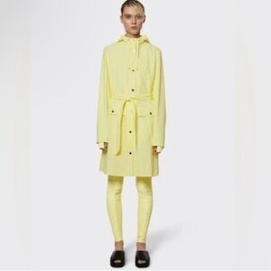 NWT RAINS Womens Curve Rain Jacket Size XL Patel Yellow Size XL